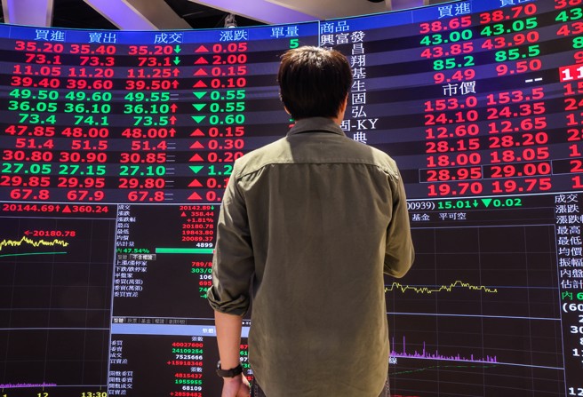 涨电价与升息是否衝击股市，看法不一。（图／报系资料照）