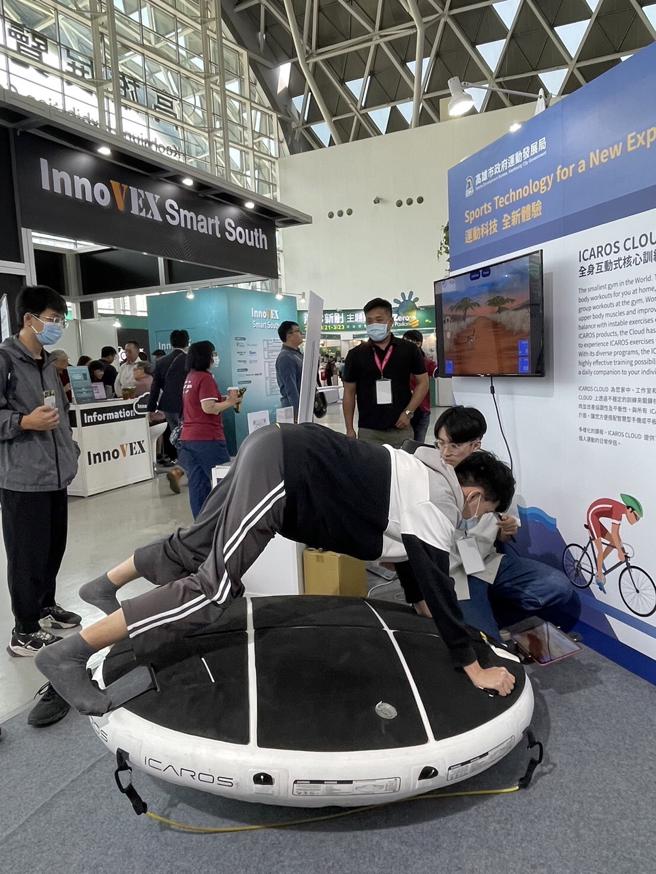 可依使用者需求及難易度選擇多種遊戲模式的核心訓練器詢問度非常高。（圖片來源：高雄市運動發展局提供）