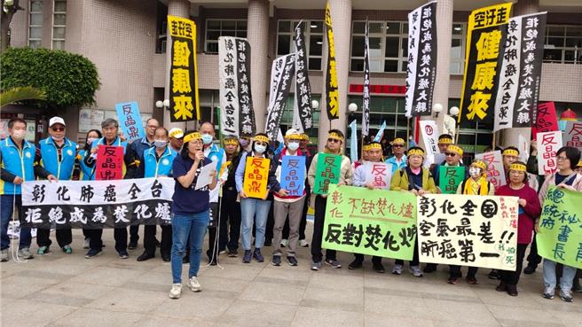 全台各地10幾個環保團體22日到彰化縣鹿港鎮公所前廣場聲援反晶鼎焚化爐，強調反對晶鼎焚化爐是今年全國NGOs環境會議重要的訴求。（彰化縣環保聯盟提供／孫英哲彰化傳真）