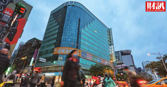 从不受访的低调万企因疫情拖累，2021年营运绩效降至谷底，股价也因此低于净值。如今随着观光客回流，加上潜在的都更商机，能否让万企一改过去的保守风格？(图/财讯提供)