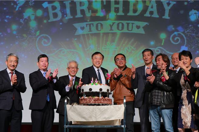 桃园市万能科大22日欢庆52周年校庆。（校方提供／蔡明亘桃园传真）