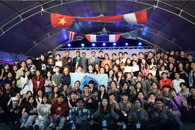 中原大學打造多元化國際學習環境，學生熱情參與「國際慈善日」活動。（中原大學提供／蔡明亘桃園傳真）