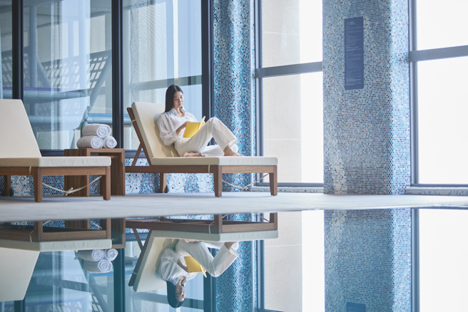 嘉義福容voco位於7樓的泳池。(嘉義福容voco提供)