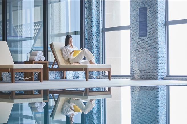 7楼的泳池。 (嘉义福容voco酒店提供)