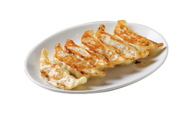 Global Mall板橋車站店推出示當日高鐵或台鐵票根，享大阪王將內用消費滿500元送限量「燒餃子」6入。（Global Mall提供／朱世凱台北傳真）