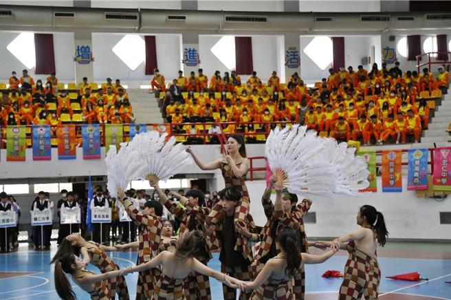 東吳高職在市運動會開幕活動精采表演。（嘉義市政府提供／廖素慧嘉市傳真）