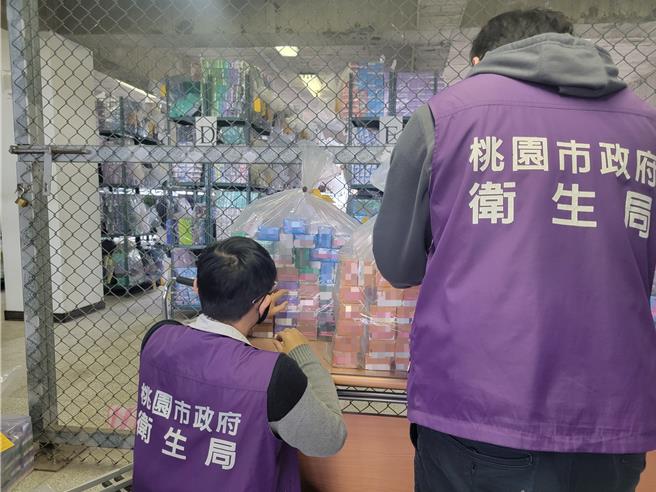 菸害防制法自年修正施行至今届满周年，桃园市针对类菸品及加热菸相关违规案件，累积已裁罚159件、高达614万余元。（桃园市卫生局提供）