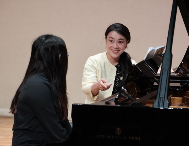 在大師班上，胡瀞云指導了三位學生，並表示每位學生的風格和個性都各有不同，這也體現了東海大學對於多元教學的重視。(照片/東海大學提供)