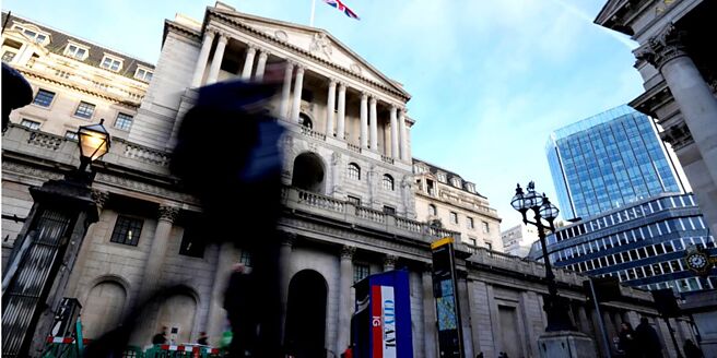 英国央行21日宣布维持基准利率5.25％不变，让利率继续处在2008年来最高水准。图／美联社