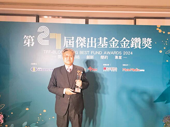 台新中國通基金經理人魏永祥出席領取第27屆金鑽獎「海外基金獎-大中華股票三年期」獎項。圖／台新投信提供
