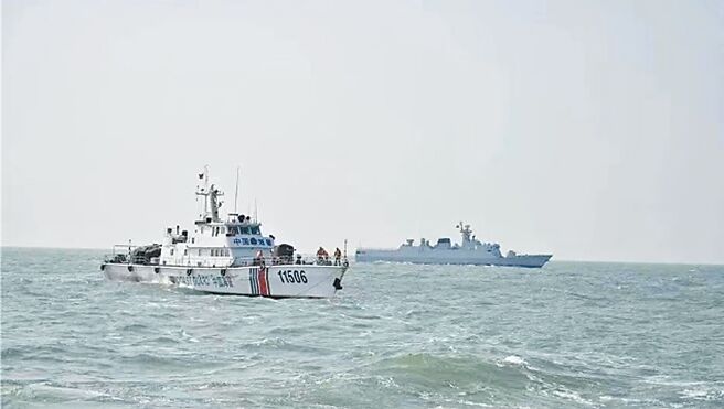 大陸解放軍東部戰區聯合海警部門展開實戰化聯合訓練。（摘自微信公眾號）