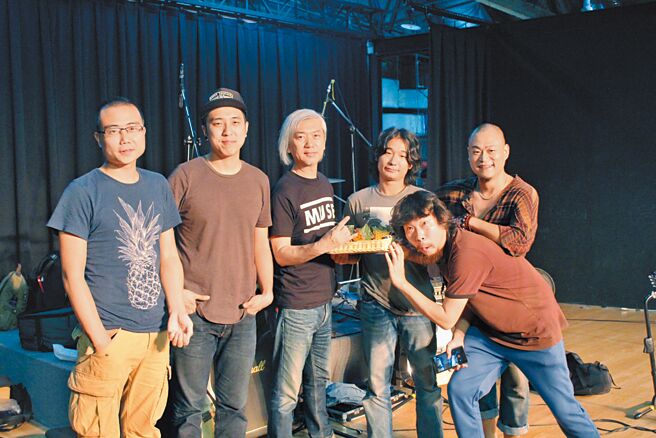 万能青年旅店以其大胆而独特的创作风格掳获乐迷喜爱。（资料照片）