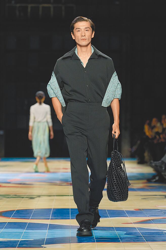微風南山5月開幕新櫃BOTTEGA VENETA，帶來男裝系列。（微風提供）
