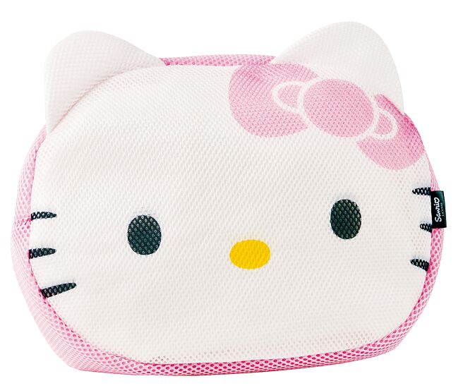 统一时代百货与HELLO KITTY联名，4月2日至4月5日第一波卡友礼为「粉可爱洗衣袋2入组」。（统一时代百货提供）