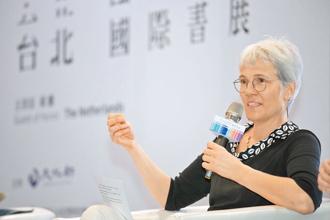 荷蘭翻譯家馬蘇菲認為《紅樓夢》大家族故事可被理解為西方的《唐頓莊園》。（書展基金會提供）