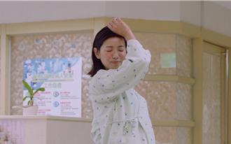 米可白演重病患者差點無法呼吸 吐血狼狽畫面曝光