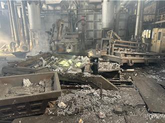 高雄鋁業工廠疑氣爆釀2死6傷 鄰居回收廠：一度以為電塔爆炸
