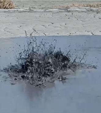 萬丹泥火山今年首噴發 相隔4個月時間點一模一樣