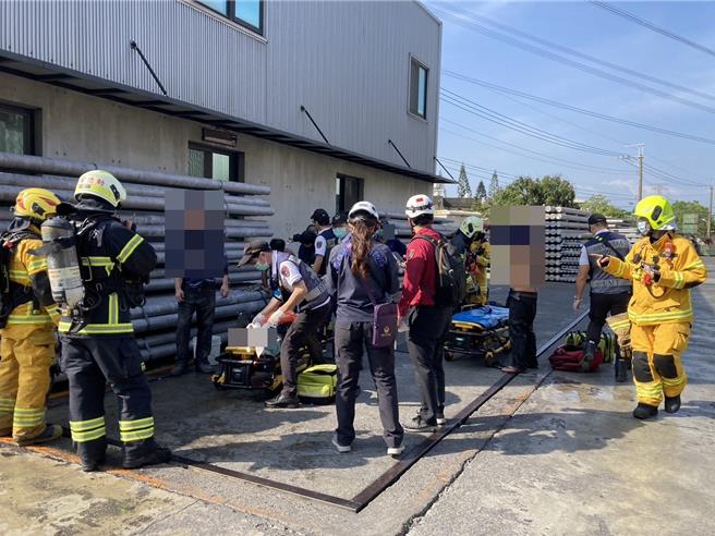 高雄市湖内区佳丰铝业今早8时许，锅炉疑似操作异常气爆，酿2死6人轻重伤，警消紧急救援。（柯宗纬翻摄）