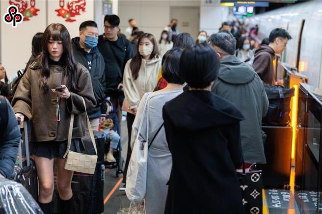 交通部與台灣高鐵公司每年定期檢討基本費率，今年再達調整門檻。（本報資料照）