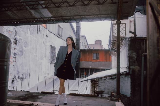 韩寧害羞说的确从小就是自动自发把书念好的乖小孩。（好工作娱乐提供）