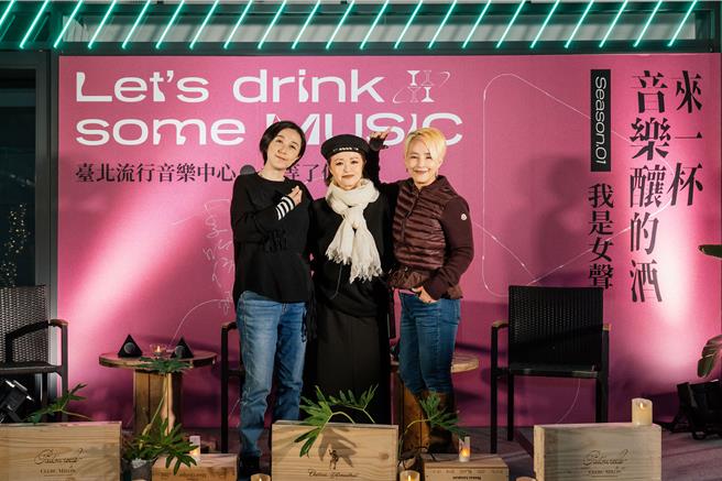李明依（右起）、金智娟与黄韵玲一同参与「我是女声」。（臺北流行音乐中心提供）