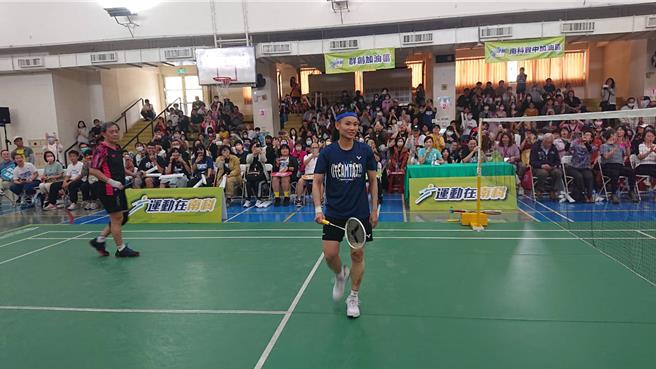 南科管理局23日举办运动在南科，台湾羽球天后戴资颖登场打示范赛，获全场欢呼加油。（程炳璋摄）