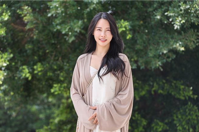 咪妃23日以校友身分回到母校台北海洋科技大学参加创校58届校庆。（罗永铭摄）