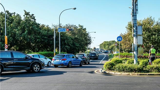 新竹縣在國1竹北交流道辦理智慧交控，但新竹市端還未做經常回堵，年底完成竹市端智慧交控，預估可縮短10％的行車時間。（羅浚濱攝）