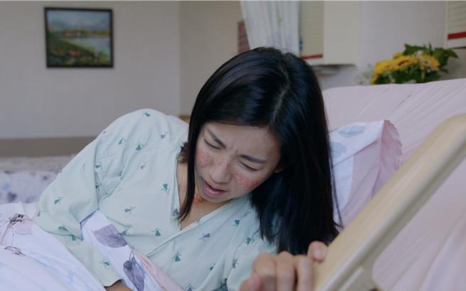 米可白客串太投入，為角色勇敢對抗病魔的心境所感動。（東森提供）