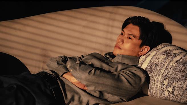 邱宇辰剧中对弟弟产生纠结的情绪。（结果娱乐提供） 