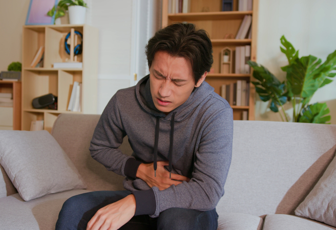 越南一名34歲男子因腹痛就醫，醫師在他肚子內取出30公分活鰻魚。(示意圖:shutterstock/達志)