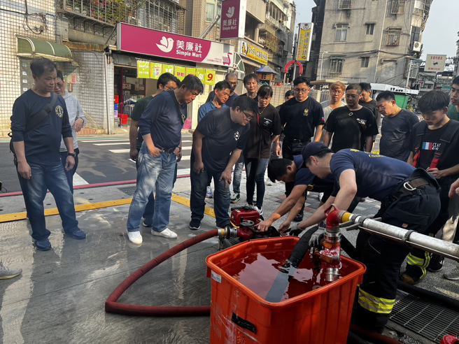 新北市消防局招募300名義消新血，特擇於3月至5月，規劃辦理3梯次新進義消人員訓練。（圖／消防局提供）