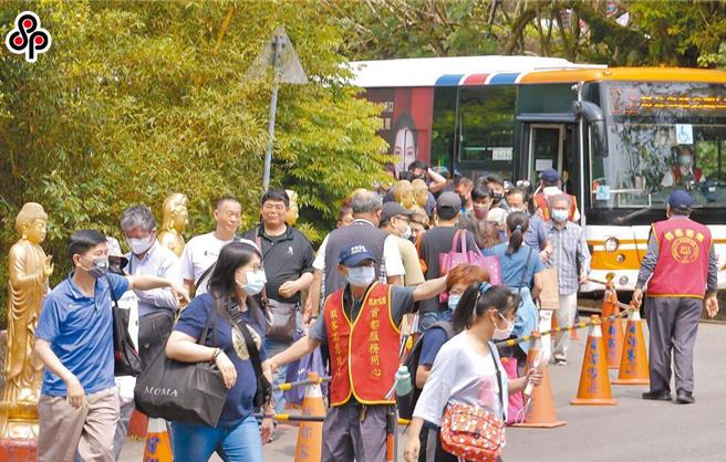今年清明节为4月4日与儿童节同为4月4日。（报系资料照）