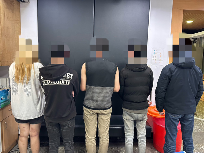 警方目前已將動手主嫌18歲劉男等5人追緝到案，將持續追緝，後續將依妨害秩序、傷害、少年事件處理法移請偵辦。（圖／警方提供）