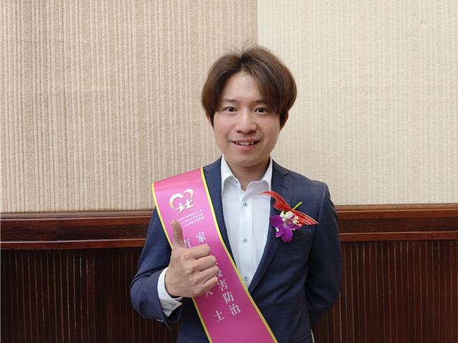 桃園地檢署檢察官洪鈺勛獲得桃園地檢署推薦家暴性侵害防治有功人士及團體，他有次偵辦性侵案件，被害人擔心加害人被放出來，自己允諾會聲押對方。在聲押庭時，法官裁定羈押禁見，自己流下眼淚如釋重負。（賴佑維攝）