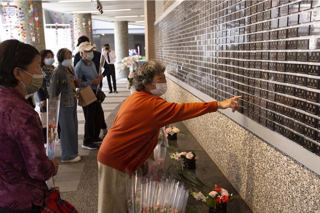 長庚大學與長庚醫院23日下午舉辦「2024年器官捐贈與大體老師追思大會」。（賴佑維攝）