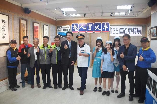 屏東大學文創系教授葉晉嘉長年投入鐵路相關研究，與彰化福井鐵道文物館長陳朝強進行多項合作，當中鐵道少女「小巡」意外引爆焦點。（讀者提供／謝佳潾屏東傳真）