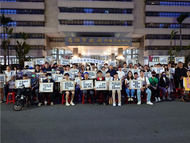 多党派代表、民代到场声援活动，高雄市议员张博洋疑惑「现场没有民进党伙伴」，希望执政党民代应更加关注交通议题。（任义宇摄）