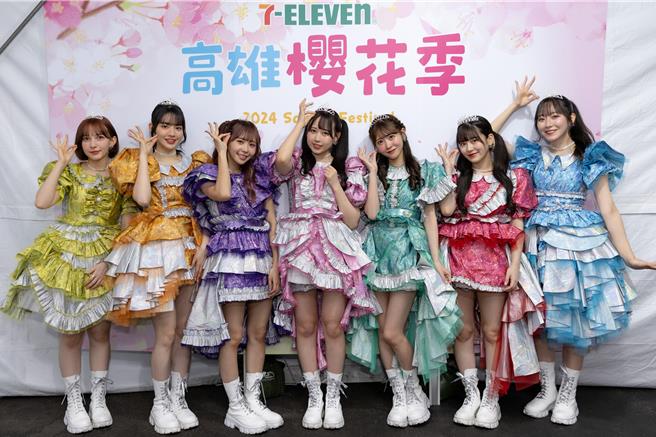 FRUITS ZIPPER首度来到高雄演出，也不忘把握时间观光。（宽宽整合行销提供）