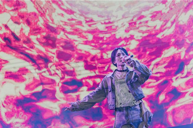 KEY现身「高雄樱花季」担任第2天演唱嘉宾。（宽宽整合行销提供）