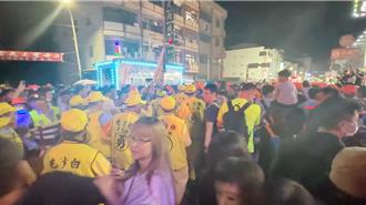 白沙屯媽祖回鑾急行 北港人趴等鑽轎底全撲空