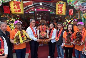 國道媽祖到休息區遶境 西螺廣福宮「老大媽」賜福