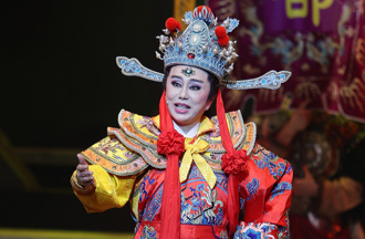 孫翠鳳「突發緊急公告」明華園粉專遭不明人士入侵後消失