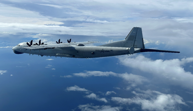 21日我国防部公布，侦获中共苏恺-30、运-8及无人机等各型主、辅战机计36架次出海活动。图为空军侦照共军运-8反潜机状况。(资料照/国防部提供)