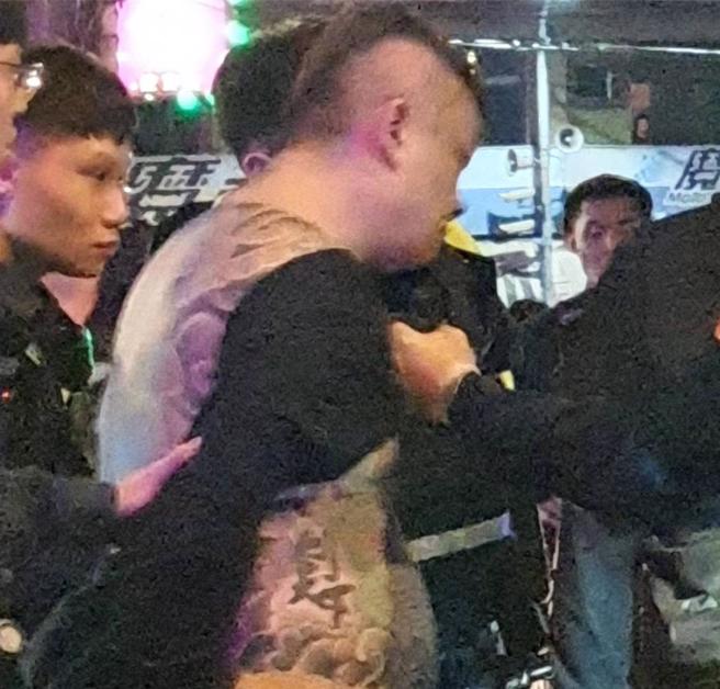 桃警匪枪战开近百枪，终逮到开枪扫射派出所和社伤员警的杨姓犯嫌。（翻摄照片／蔡依珍桃园传真）