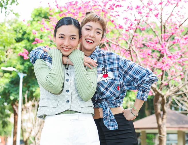 大霈（右）、黄湘婷感情好到像姊妹。（粘耿豪摄）