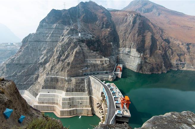 近年引進電解鋁和工業矽等高載能產業的雲南作為水電大省，隨著鋁價回升帶來復產需求，以及旱情影響供應，當地電力供需形勢可能受到影響。（示意圖／新華社資料照）