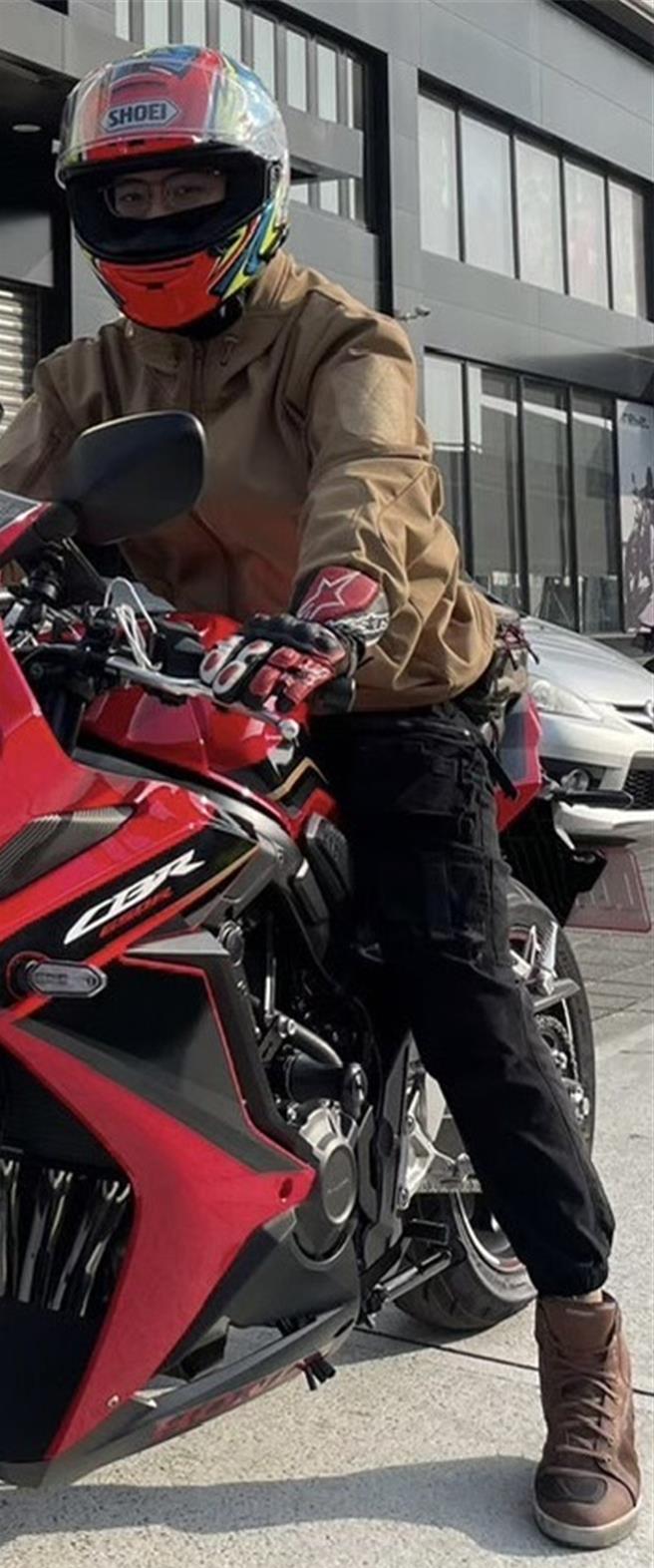 22歲員警蔡淳宇中彈倒地後仍英勇反擊，平時愛重機的他第一份薪水就是買重機。(警方提供／蔡依珍桃園傳真)