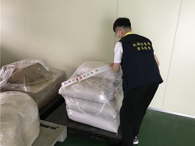 桃園市衛生局查獲恒佳實業公司「青辣椒粉（有效日期2026.03.10）」含蘇丹3號24ppb。（衛生局提供／蔡依珍桃園傳真）